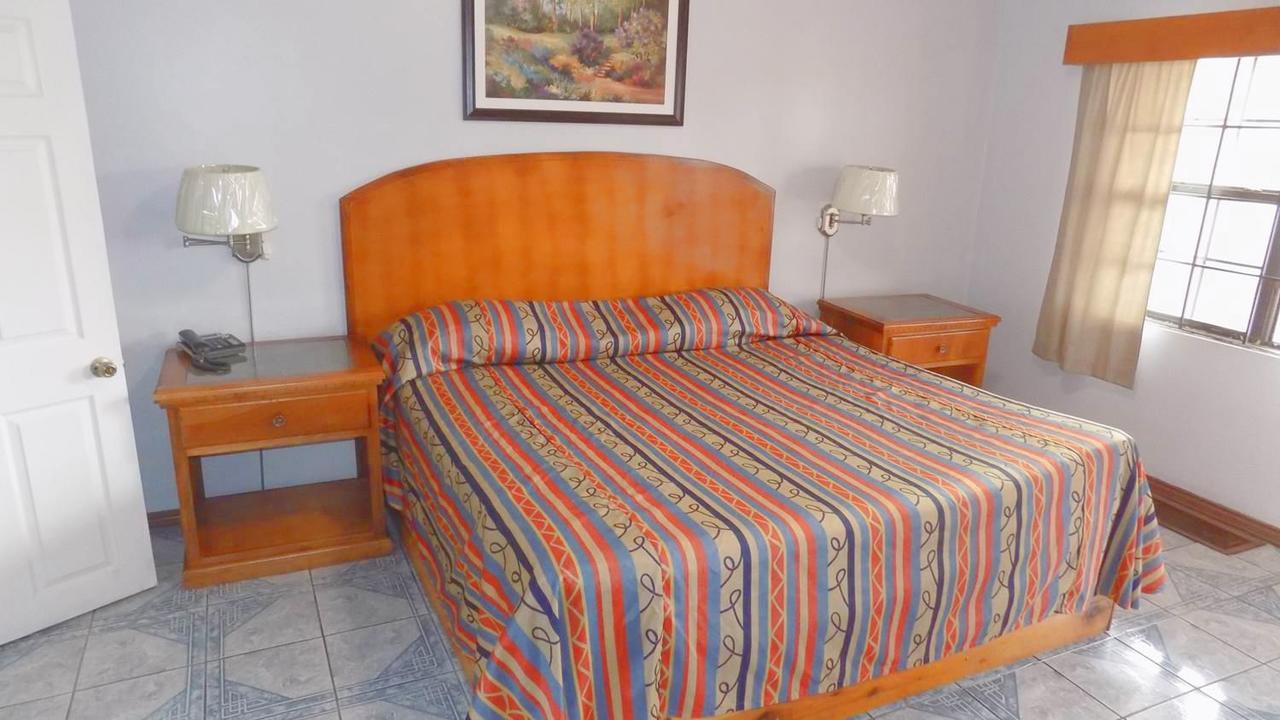Hotel Del Camino Cuauhtémoc Екстериор снимка