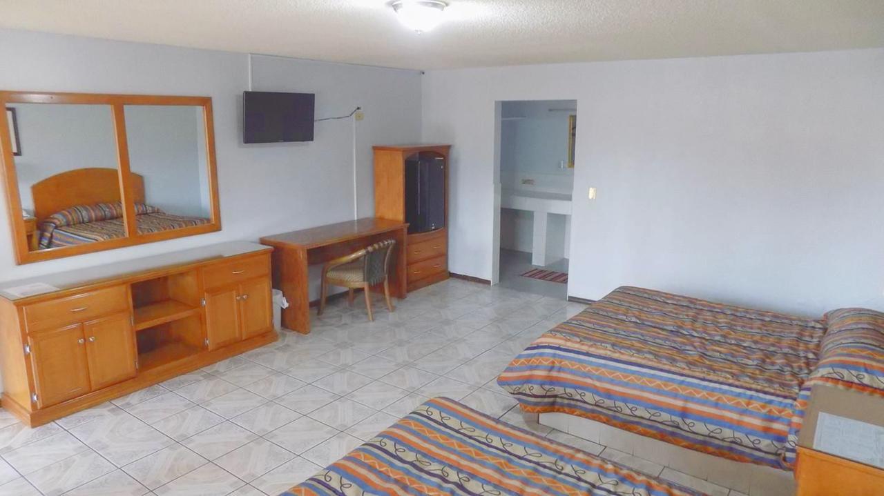 Hotel Del Camino Cuauhtémoc Екстериор снимка