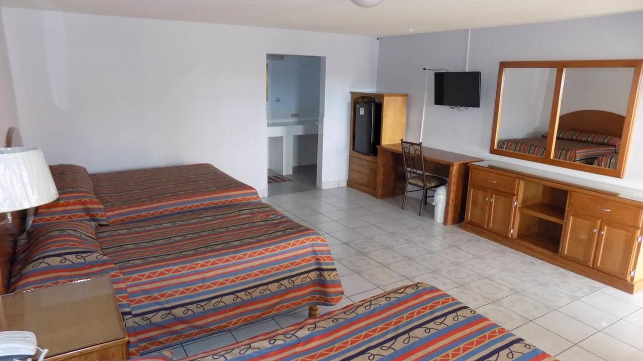 Hotel Del Camino Cuauhtémoc Екстериор снимка