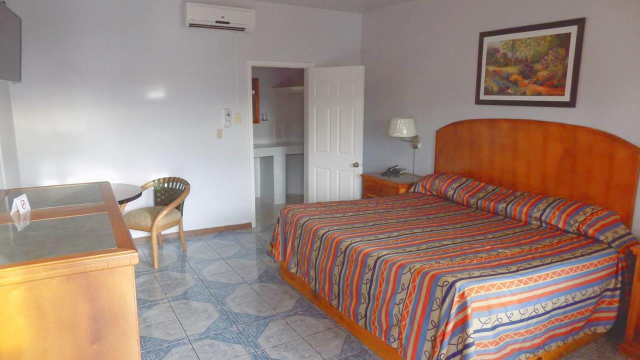 Hotel Del Camino Cuauhtémoc Екстериор снимка
