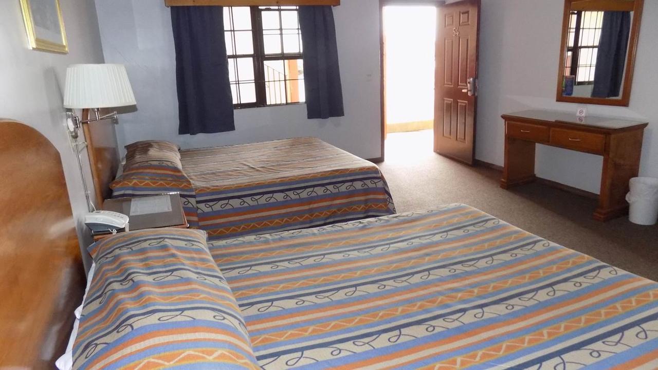 Hotel Del Camino Cuauhtémoc Екстериор снимка