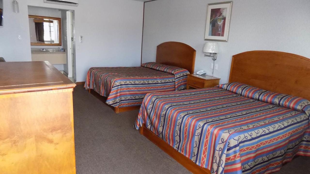 Hotel Del Camino Cuauhtémoc Екстериор снимка