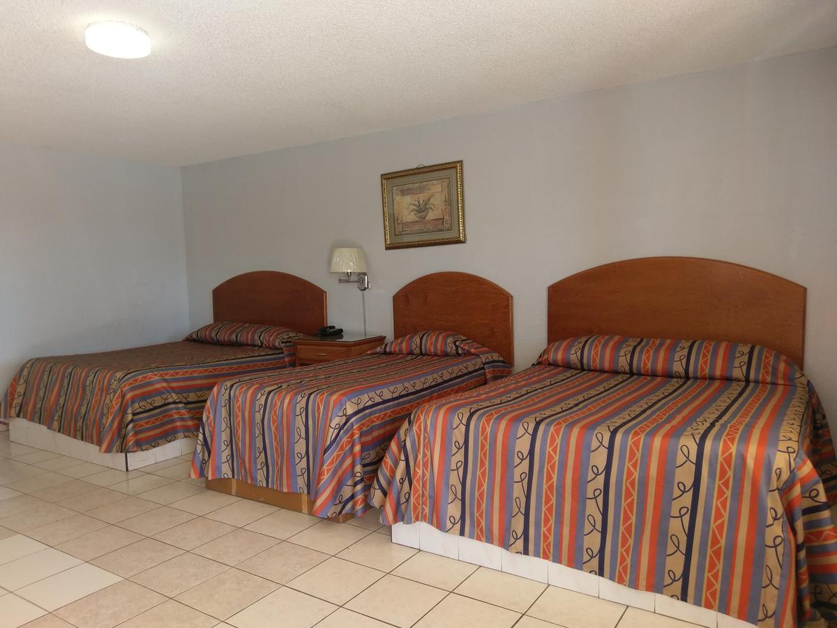 Hotel Del Camino Cuauhtémoc Екстериор снимка