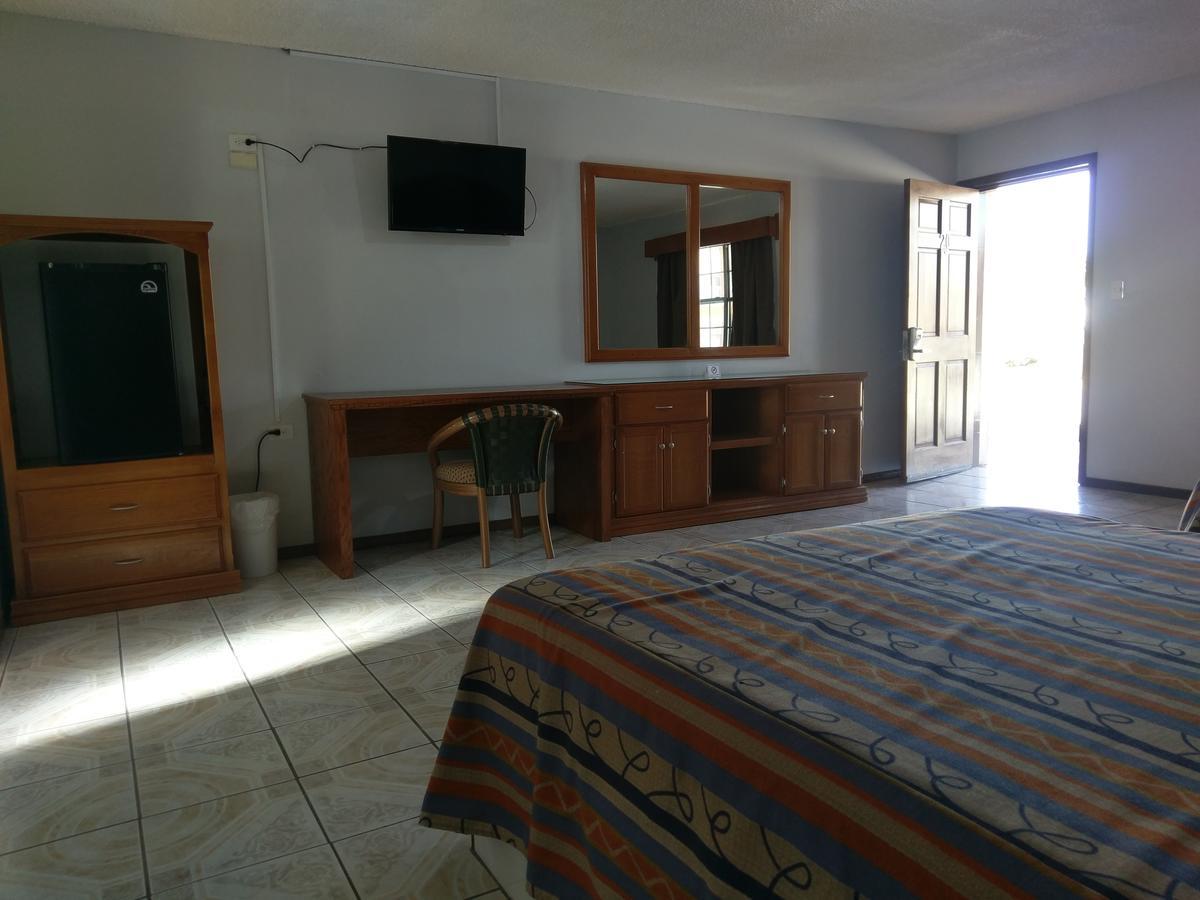 Hotel Del Camino Cuauhtémoc Екстериор снимка