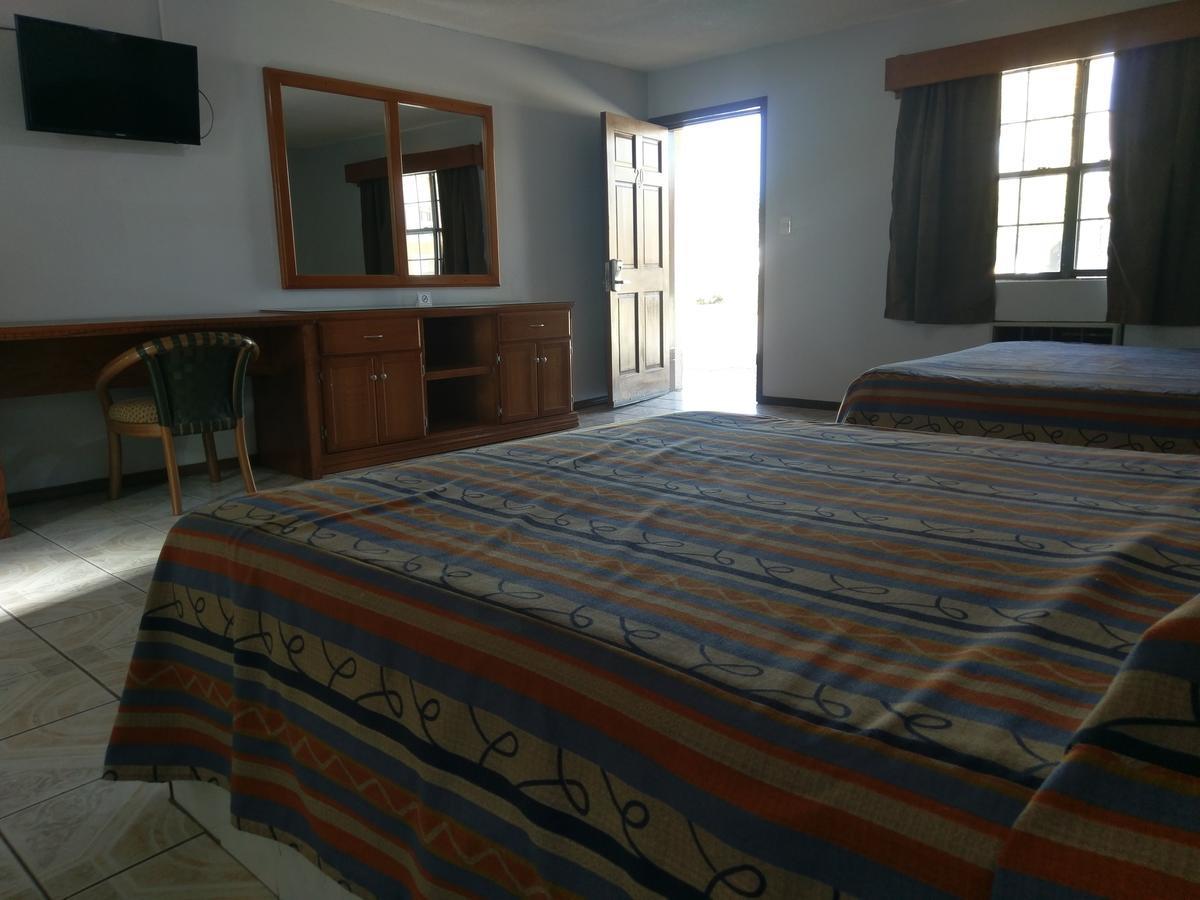 Hotel Del Camino Cuauhtémoc Екстериор снимка