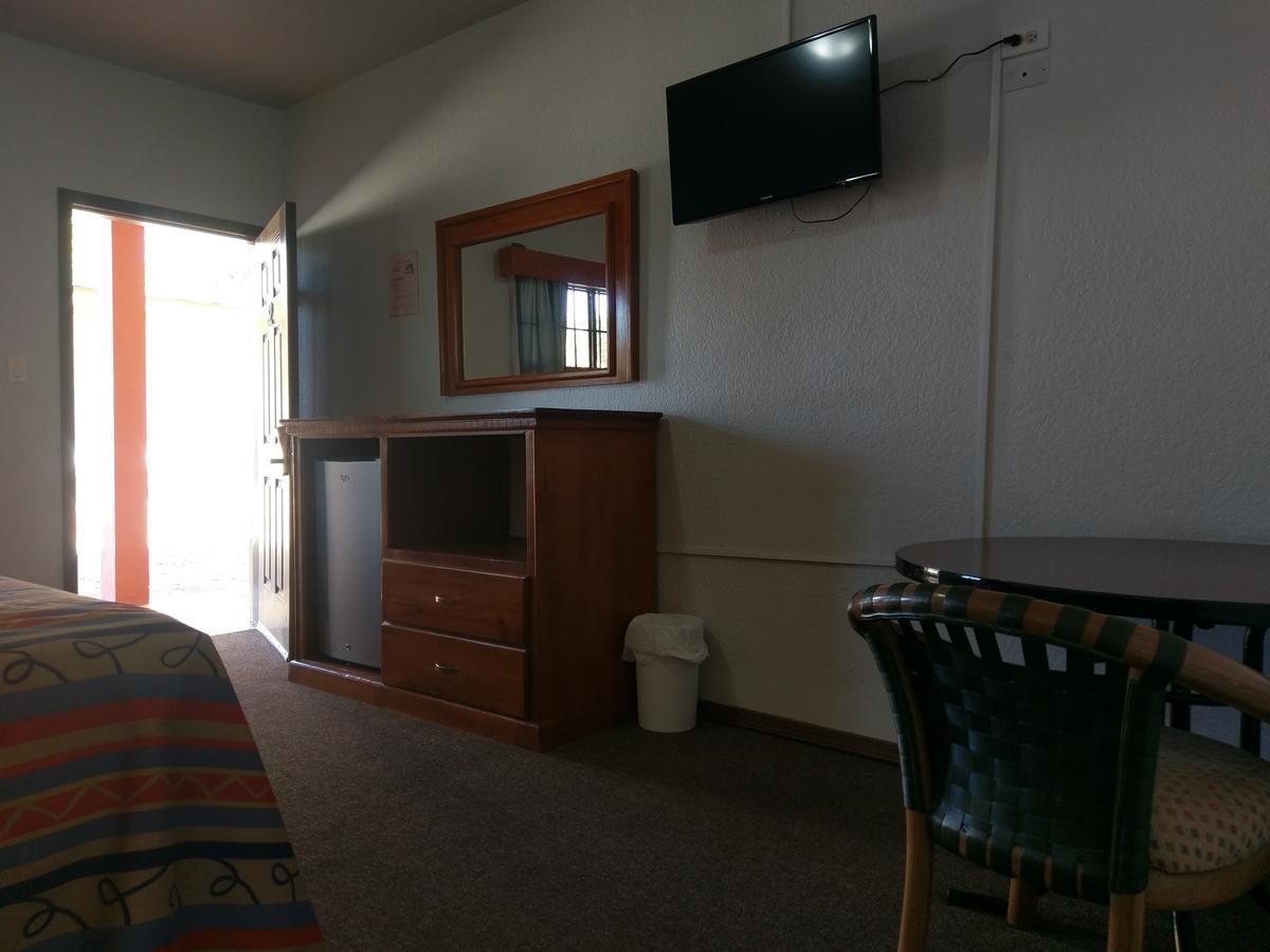 Hotel Del Camino Cuauhtémoc Екстериор снимка
