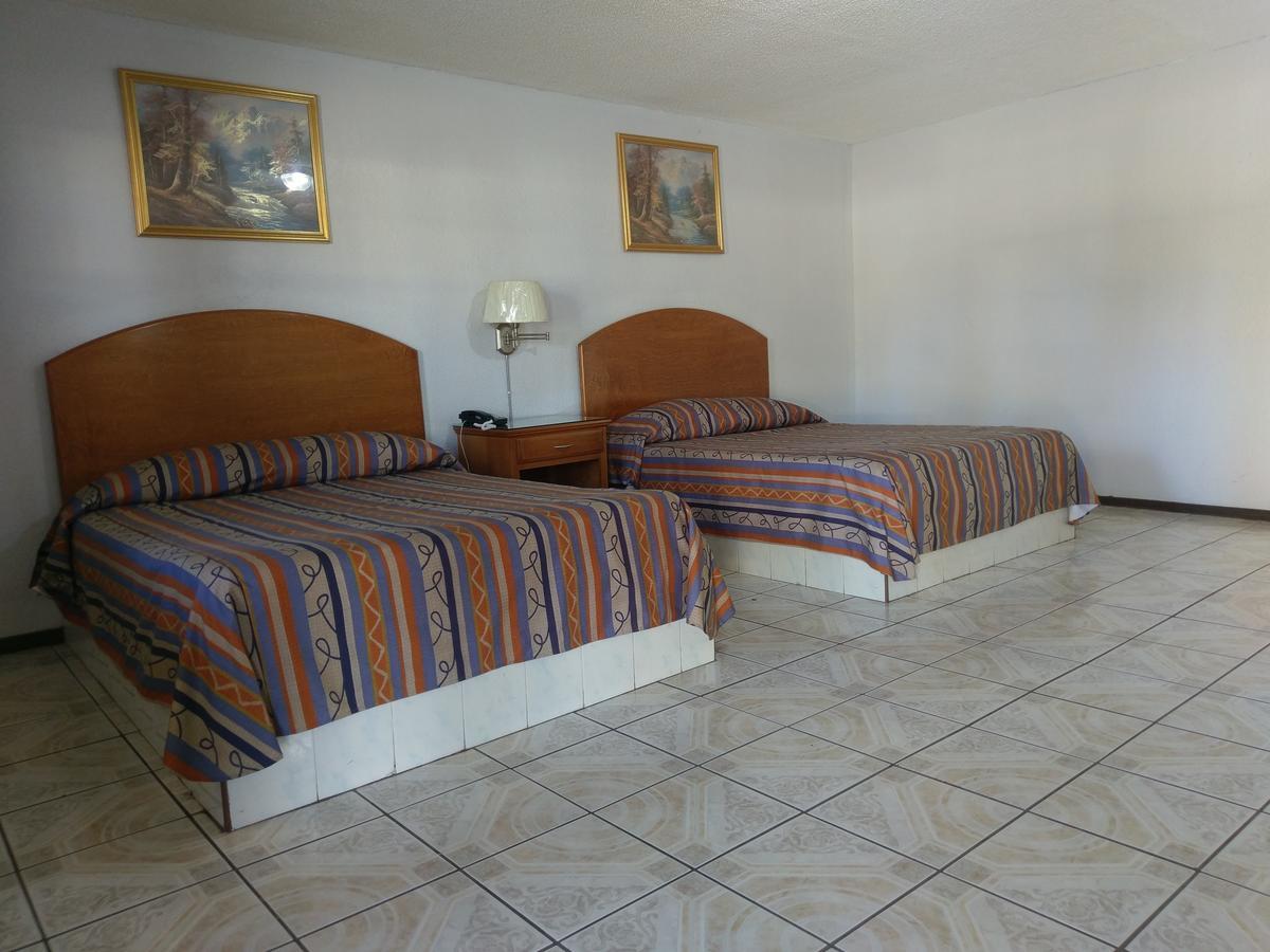 Hotel Del Camino Cuauhtémoc Екстериор снимка